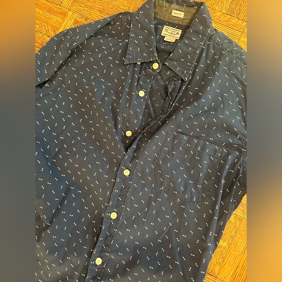 Bundle of Name Brand Men’s Button-ups - Picture 5 of 7